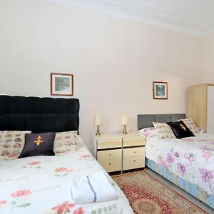  Holiday home Grand Mansion 9 Beds Sleeps 17 Parking - Groups